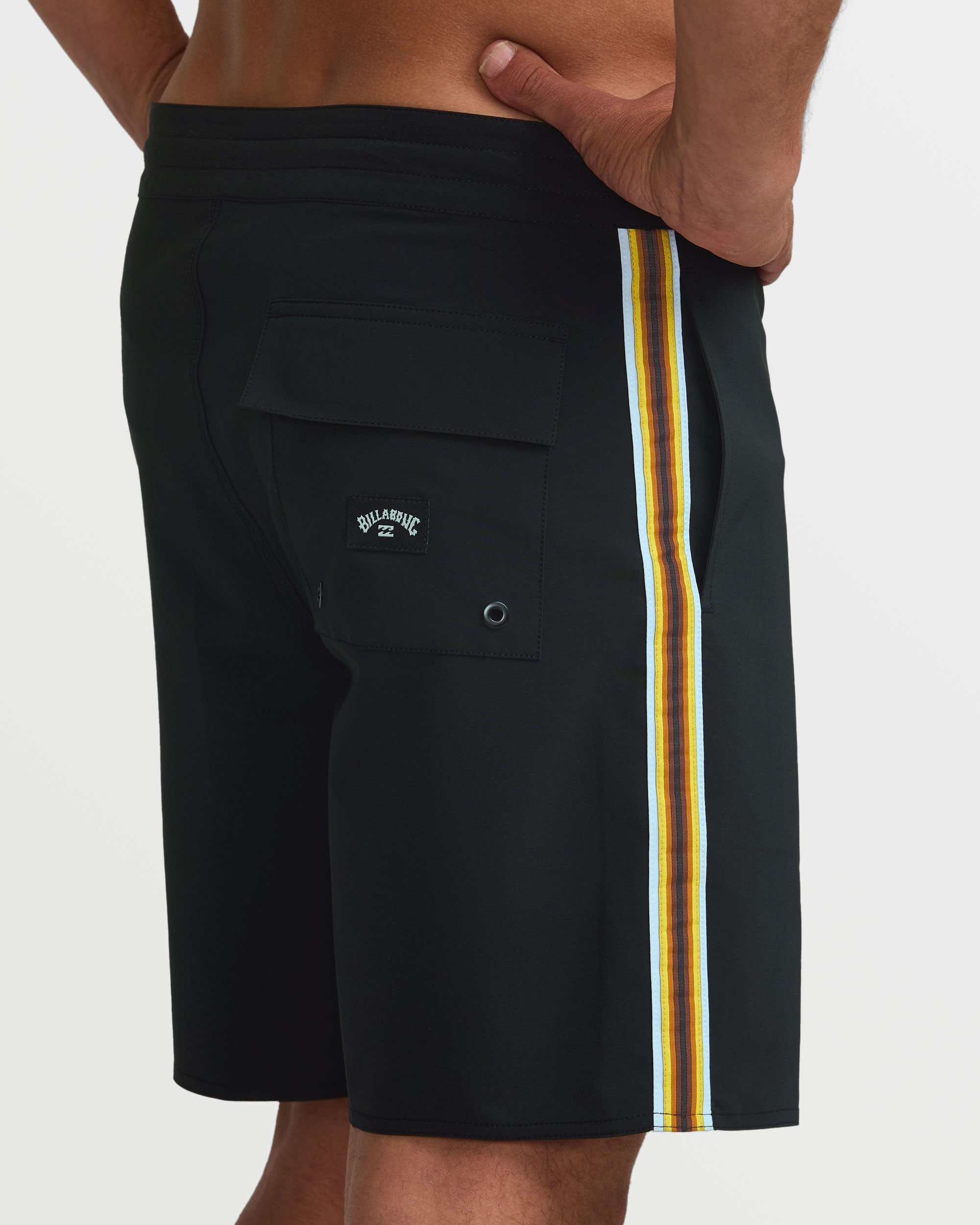 Wategos Lo Tide 19 Boardshorts - Black - Image 9