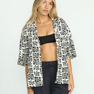 Beach Side Printed Short Sleeve Shirt - Black Sands